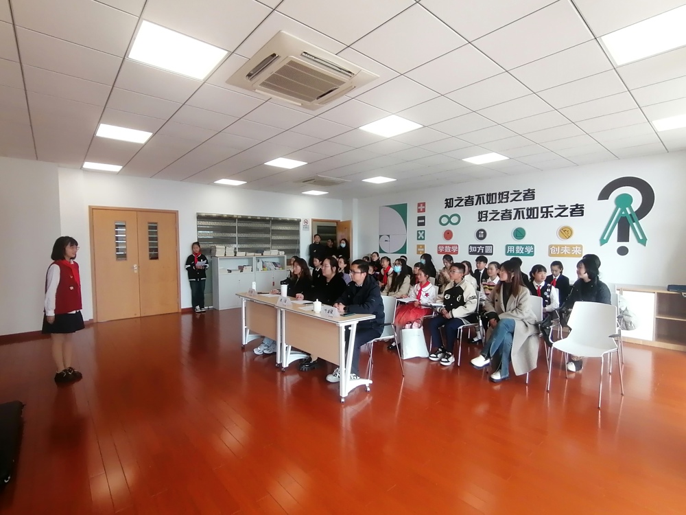 徐欣妤同学的演讲照片