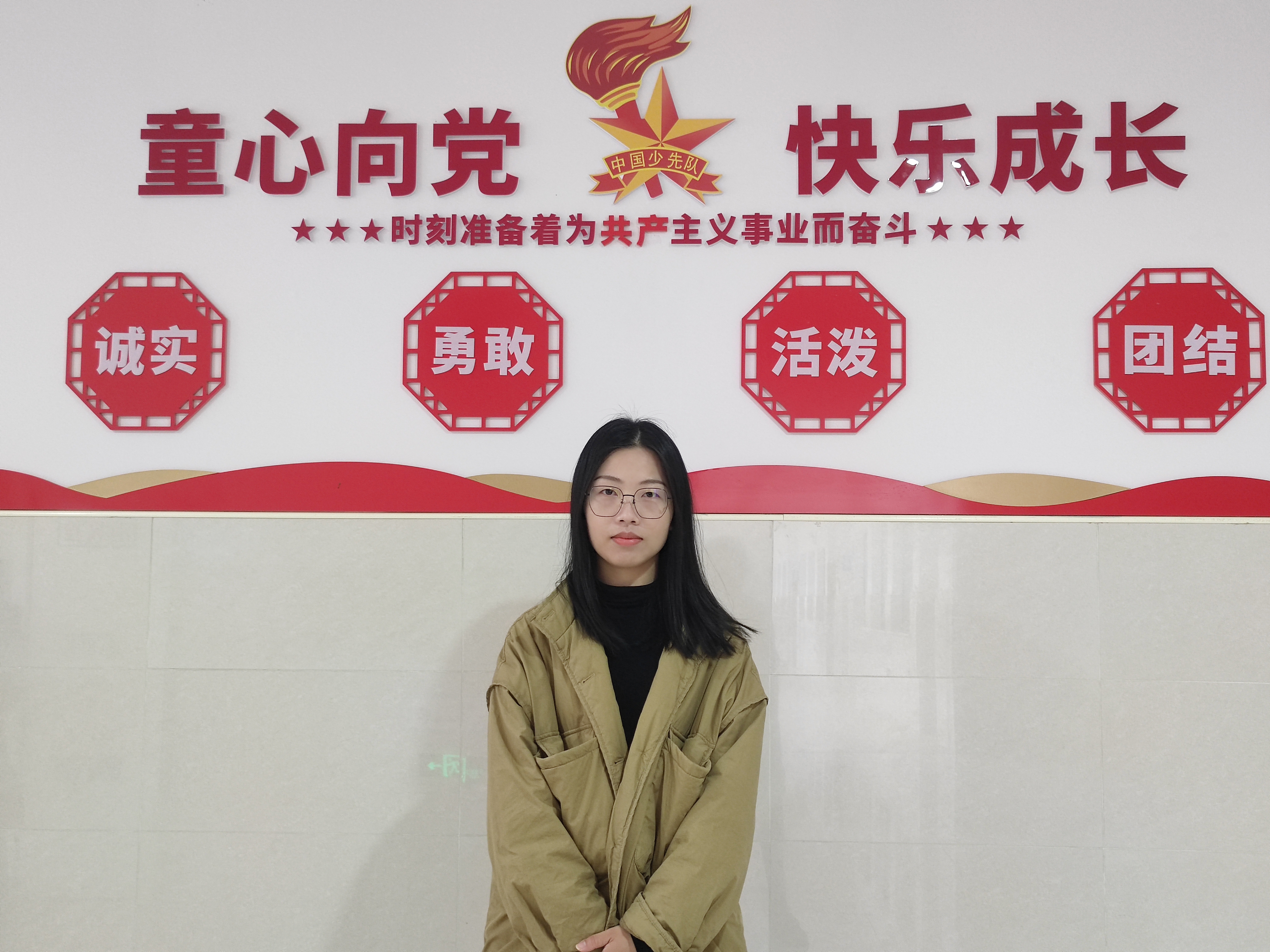 李红老师图