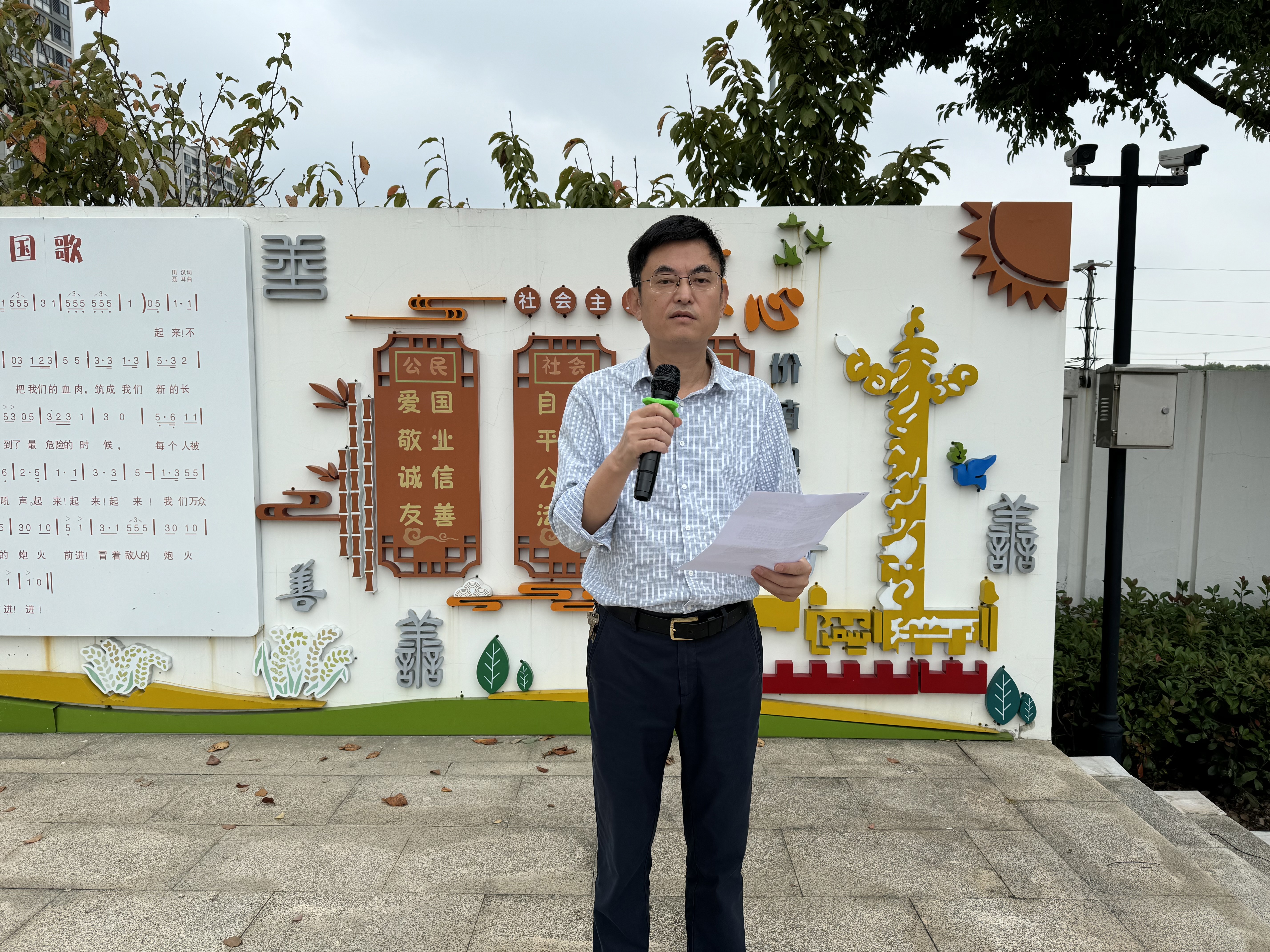 周建红校长图