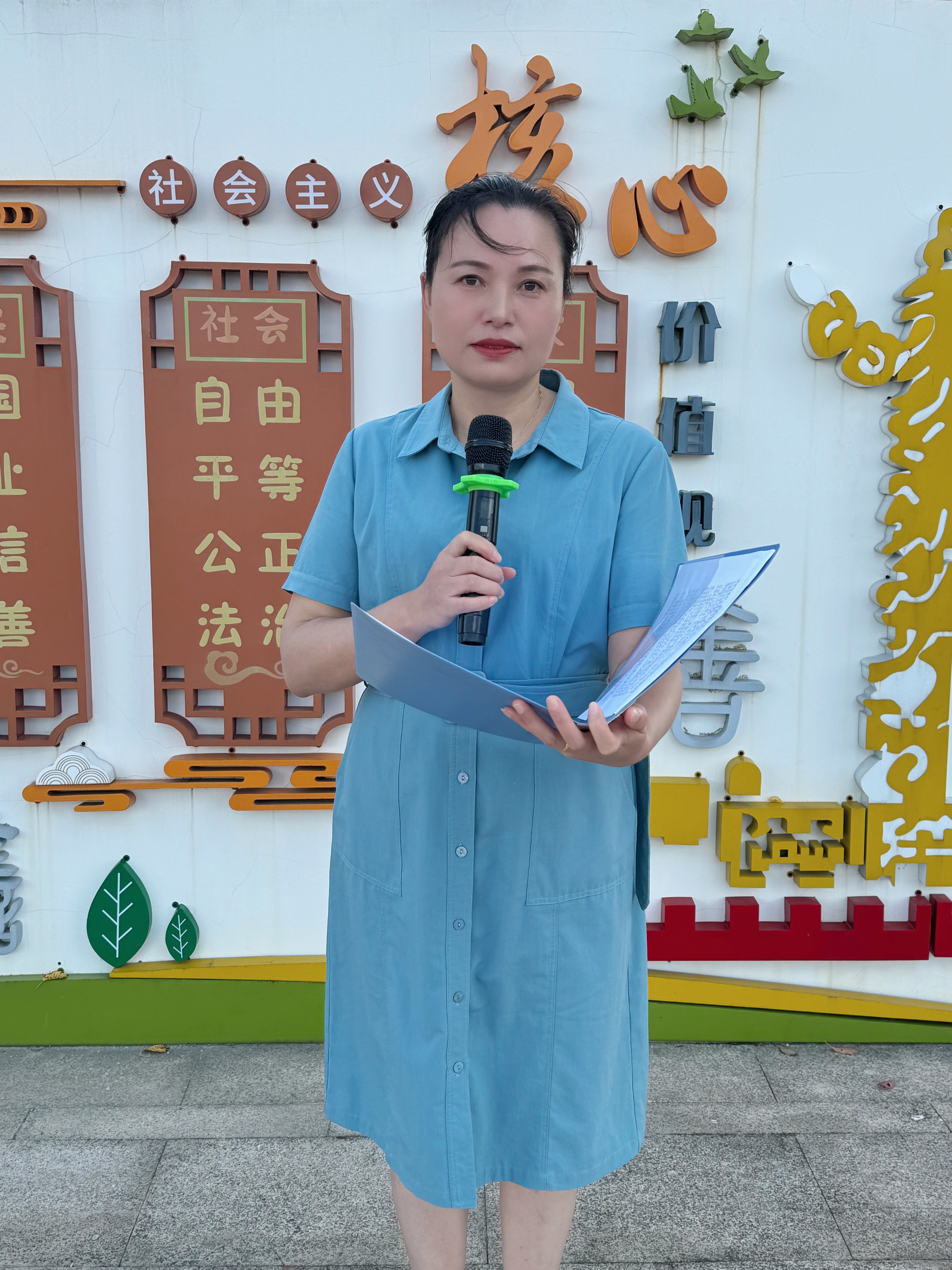 吴华英校助图