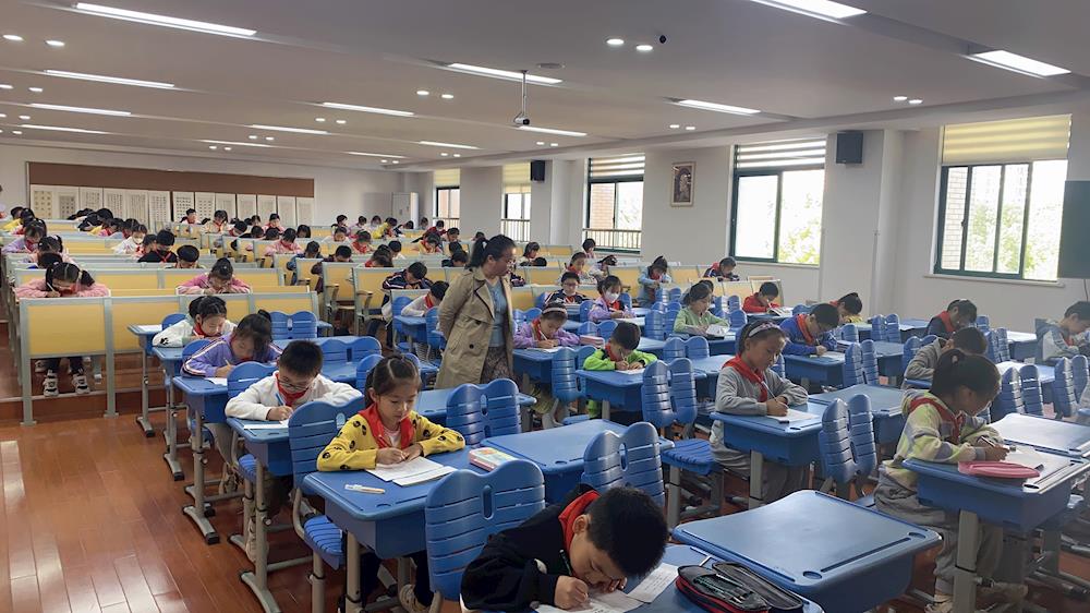 喜迎二十大  墨香润校园