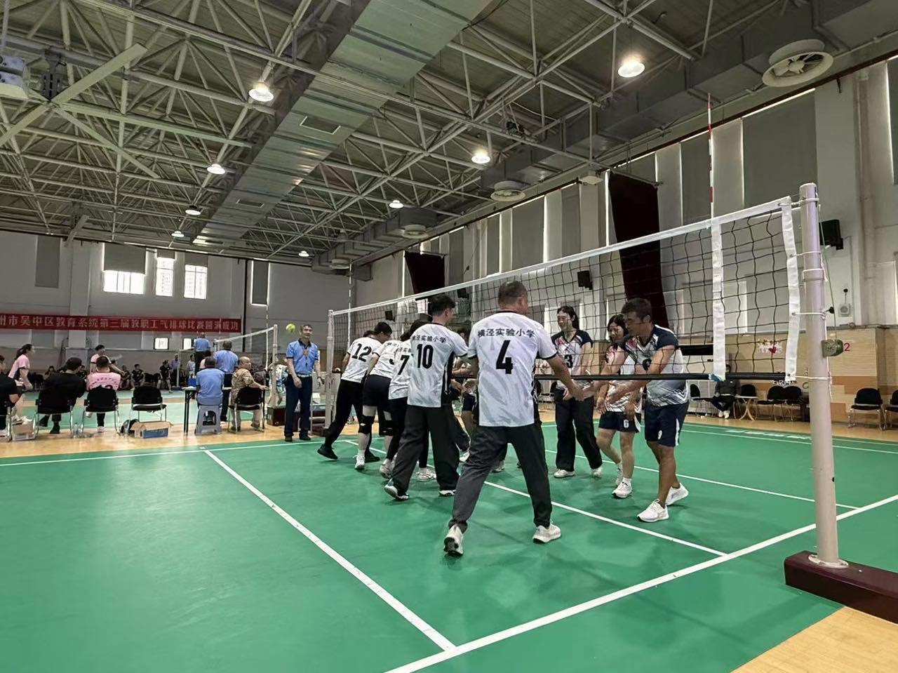 赛场逐风，“排”出精彩！横泾实小斩获吴中区第三届教职工气排球比赛一等奖